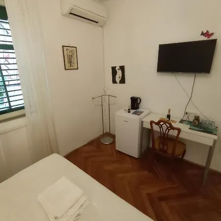 Ostanak kod kuće Damjan Split
