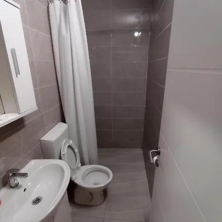 Damjan Ostanak kod kuće